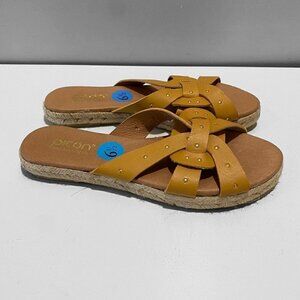 NEW Picon Spain Yellow Gold Leather Sandals Flats 6.5